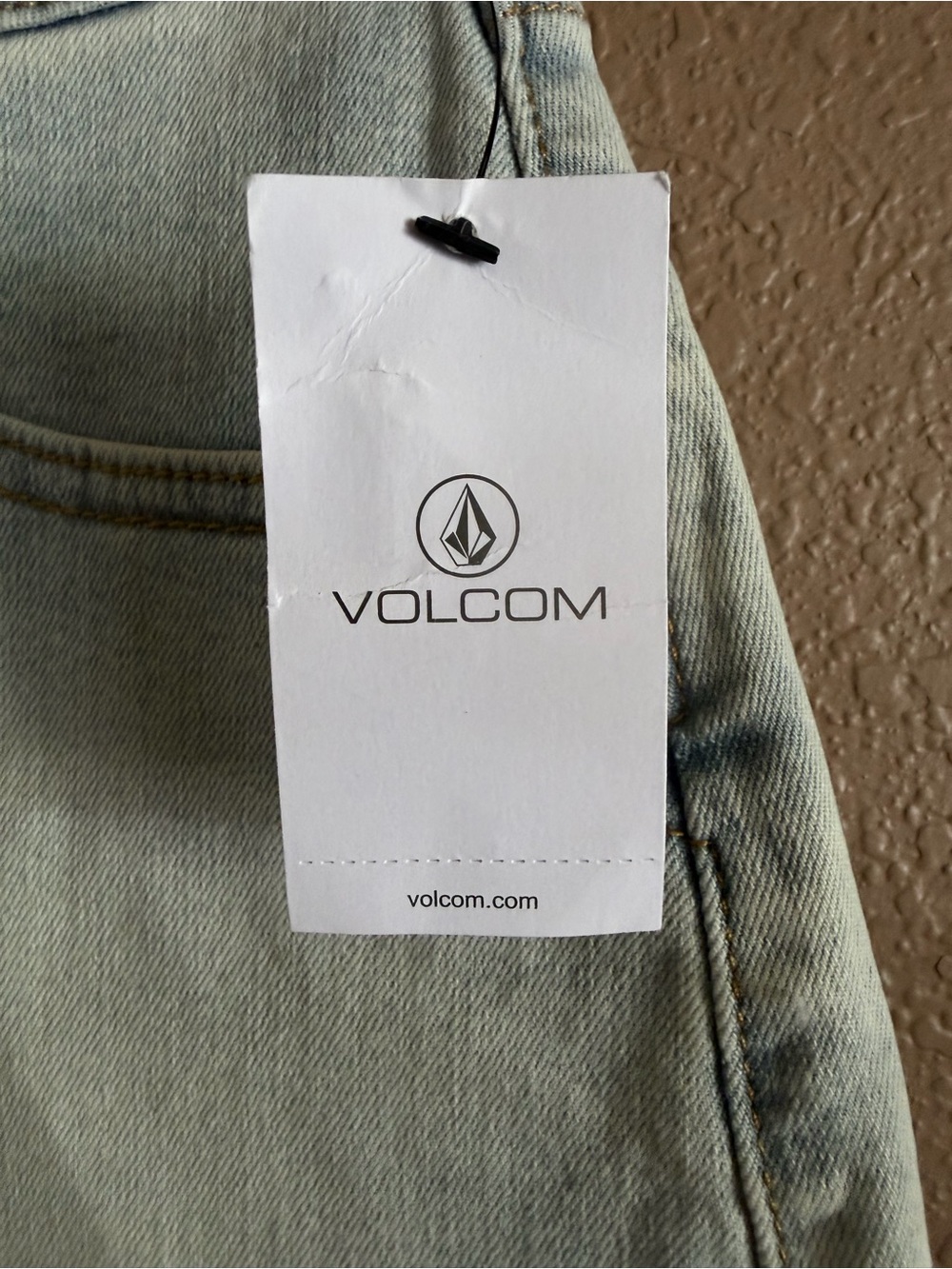Volcom Light Blue Frayed Hem Mid Rise Denim Shorts Size 26 NWT - Picture 3 of 9